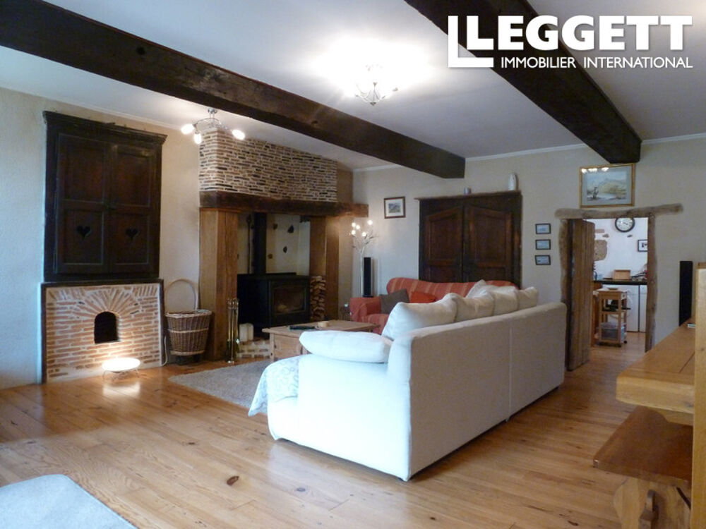 Vente Maison Belle maison de 3 chambres, grand séjour et cuisine avec terrasse et grange. Pressignac