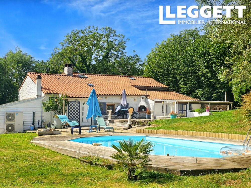 Maison de charme 137 m² avec piscine, 3 chambres, dépendances et prairie de 7 822 m² à Saint-Hilaire-le-Voust