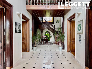  Propri�t�/ch�teau � vendre 15 + pi�ces 1650 m�