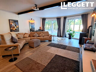 Vente Maison Superbe propriété moderne de 4 chambres avec salle de cinéma/bar et plus de 2 hectares de terrain. Saint-mathieu