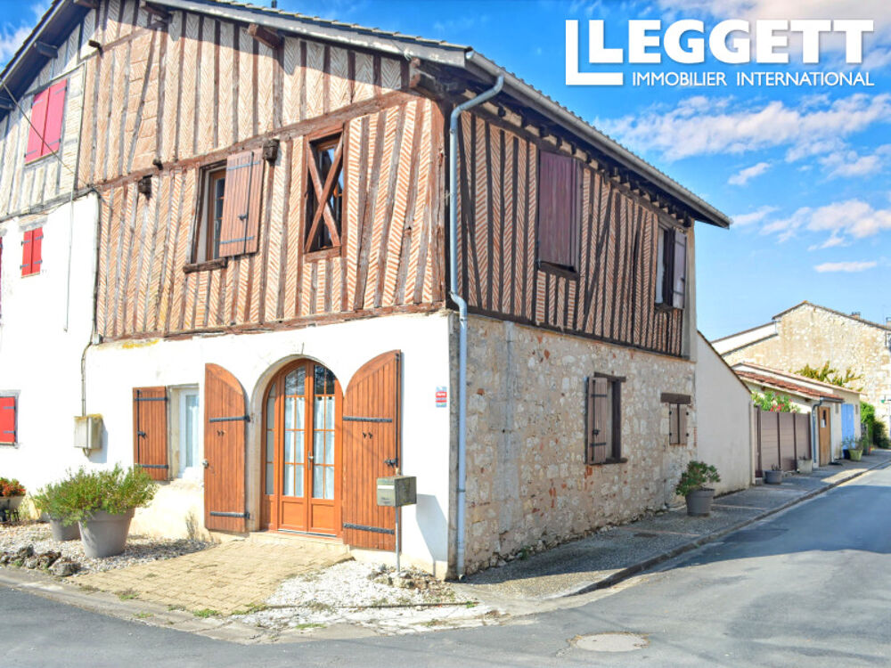 Au centre du village, Très ancienne maison avec colombages entièrement restaurée, jardin et piscine