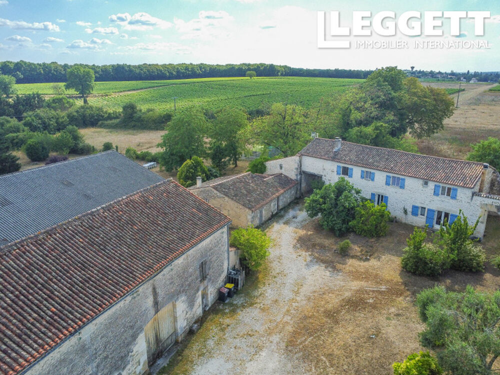 Vente Maison Ancien corps de ferme rénové avec nombreuses dépendances, grand terrain, piscine, 10mn Angoulême Saint-saturnin