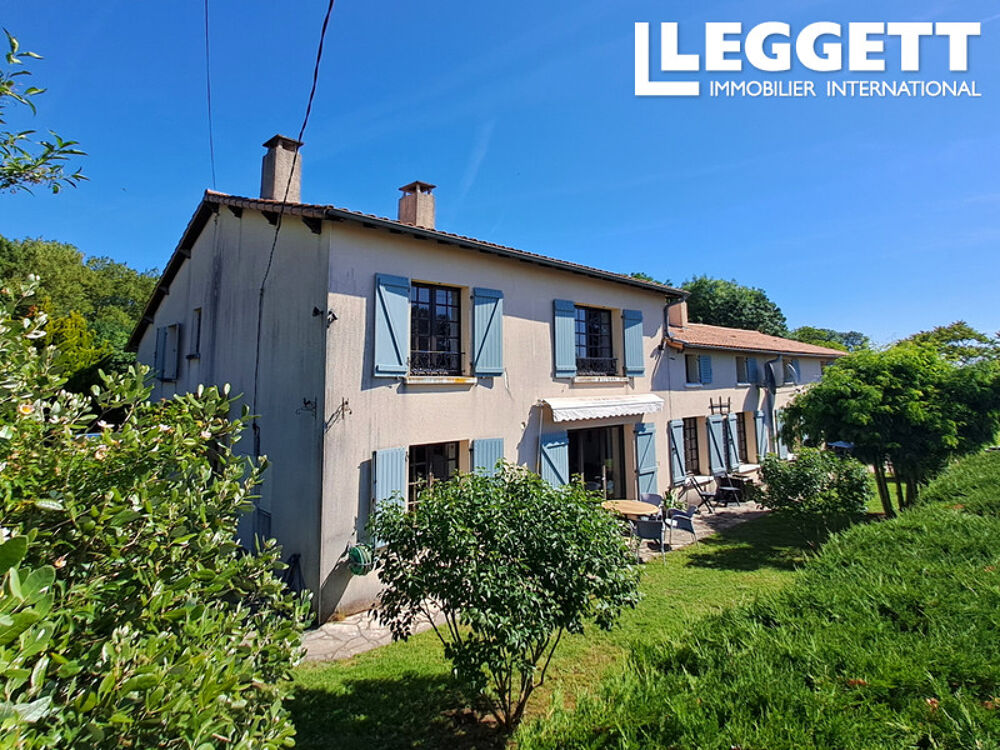 Belle propriété de caractère sur 1,3 ha sans voisins, 6+ chambres et possibilité de division