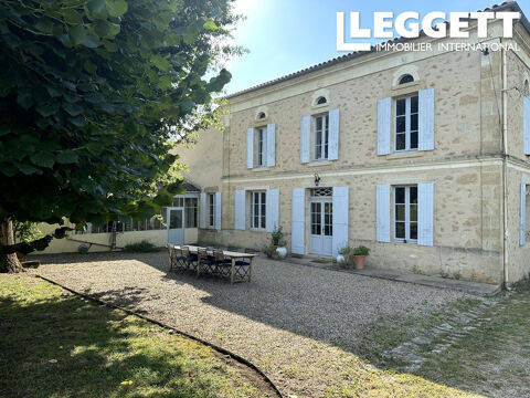   Charmante propriété en pierre 18ème - 340 m²- entourée par 1.5 ha avec piscine.<br />Au calme, proche commodités. Maison - 14 pièce(s) - 340 m²