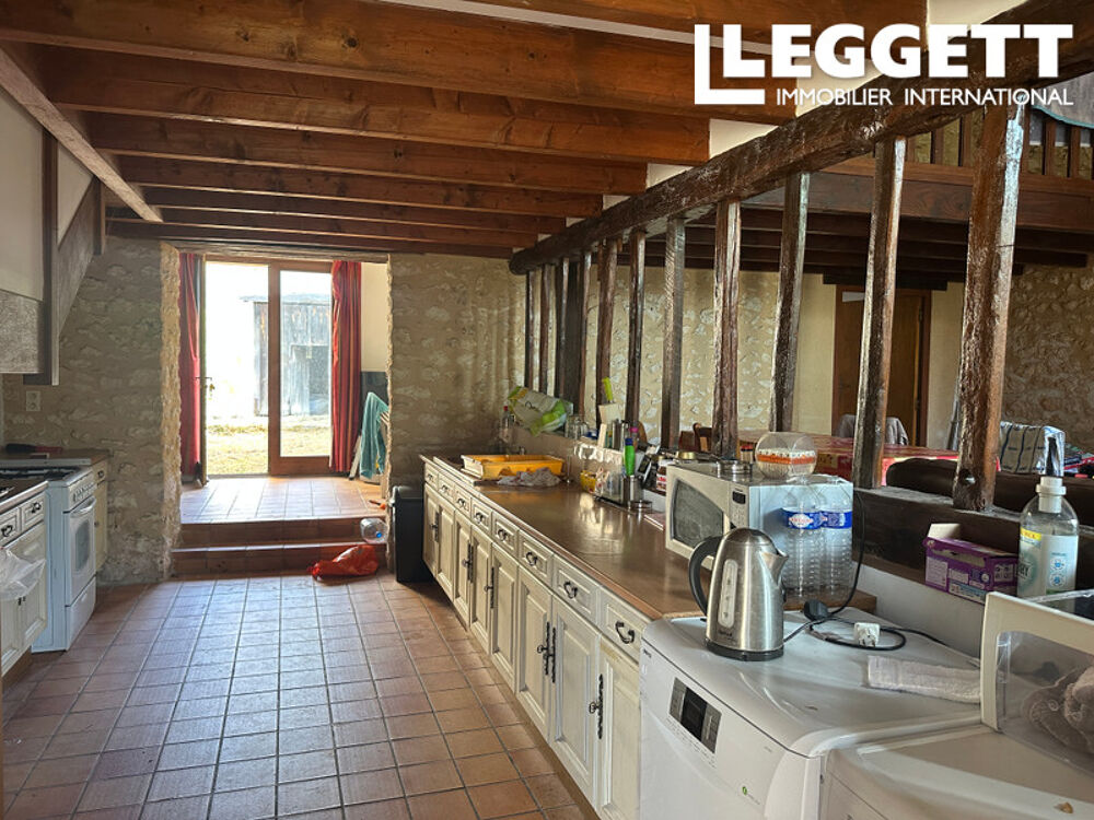 Vente Maison Spacieuse maison de 432m², maison d?amis, potentiel chambres d?hôtes, granges, piscine et 2,6 ha près de Bourd Bourdeilles