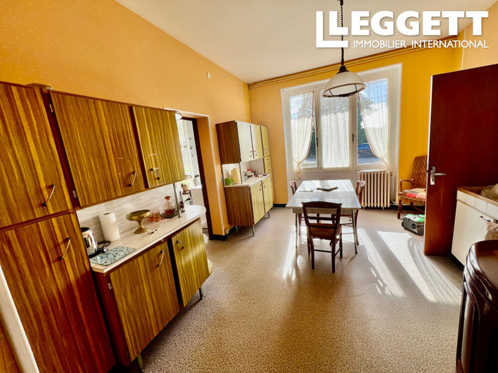 Vente Maison Propriété spacieuse offrant de possibilités d'investissement. Peut servir de boutique, d'atelier ou maison Saint-mathieu
