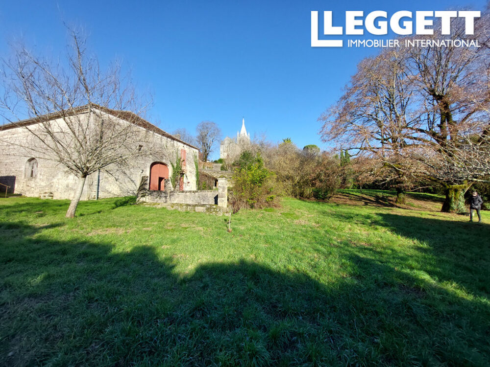 Vente Remise/Grange Jolie grange avec terrain, idéalement placée dans le bourg de Villebois-Lavalette. Villebois-lavalette