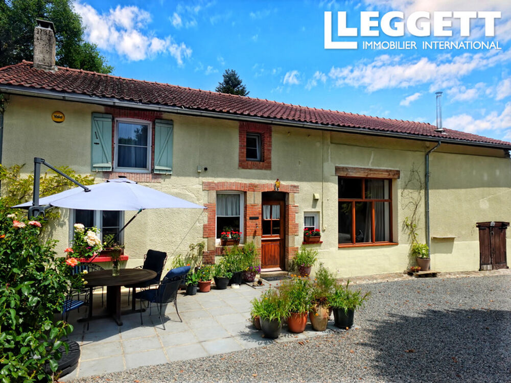 Vente Maison Fermette de 4 chambres avec de grands espaces de vie ouverts, atelier, garage, piscine hors-sol et terrain. Champsac