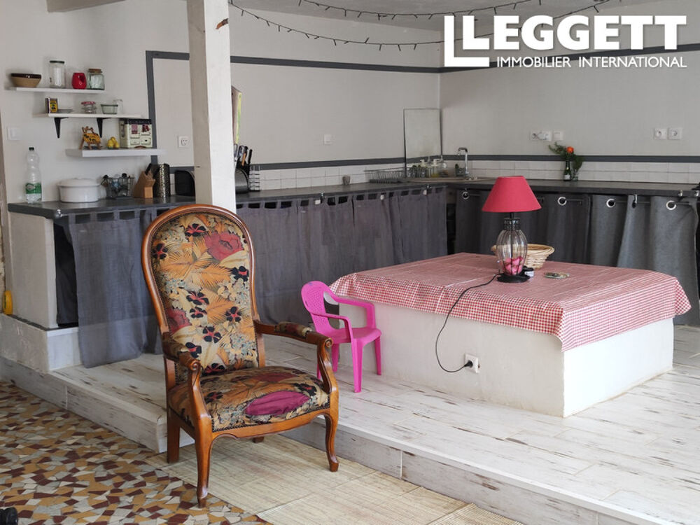 Vente Maison Maison mitoyenne en pierre de 2 chambres, garage, grange, plusieurs dépendances,  cour et terrain. LorignÉ