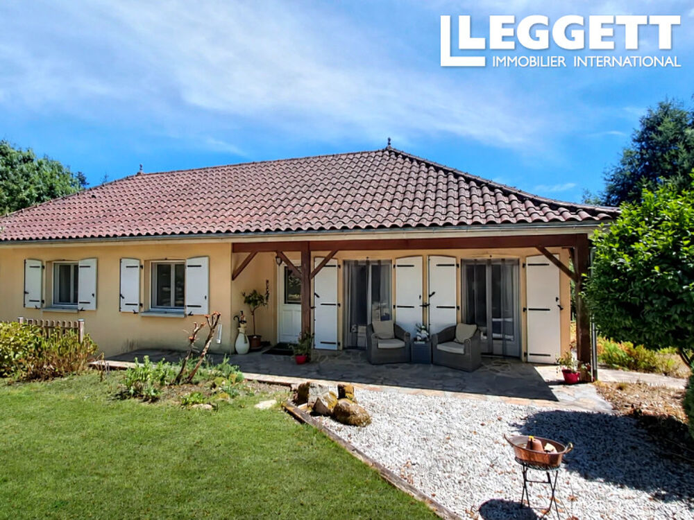 Vente Maison Propriété de caractère à la campagne, 4 chambres et 2 salles de bains. Piscine, grand jardin arboré Les salles-lavauguyon