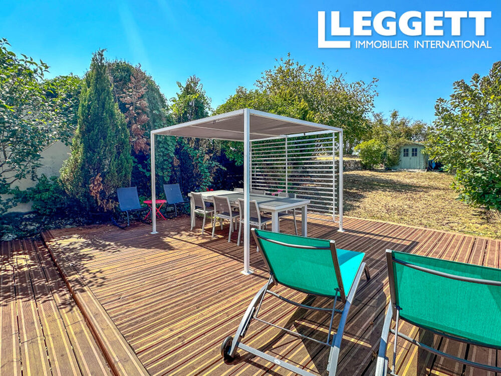 Vente Maison Maison avec 3 chambres et 2 SDE. Grand séjour lumineux . Terrasse et jardin. 5km de Jarnac & 10km de Cognac. Chassors