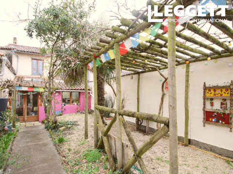 Maison de charme de 3 chambres avec jardin, à distance de marche des commerces.<br /><br /> 119900 Chef-Boutonne (79110)