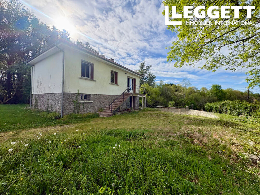 Vente Maison Maison individuelle de 2 chambres. À rénover entièrement. Située dans un joli village, en plein centre. Augignac