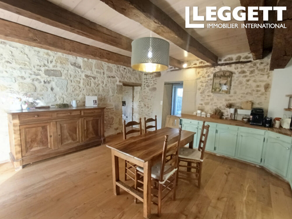Vente Maison Maison en pierre proche de Périgueux avec vue dominante panoramique, jardin et piscine PÉrigueux