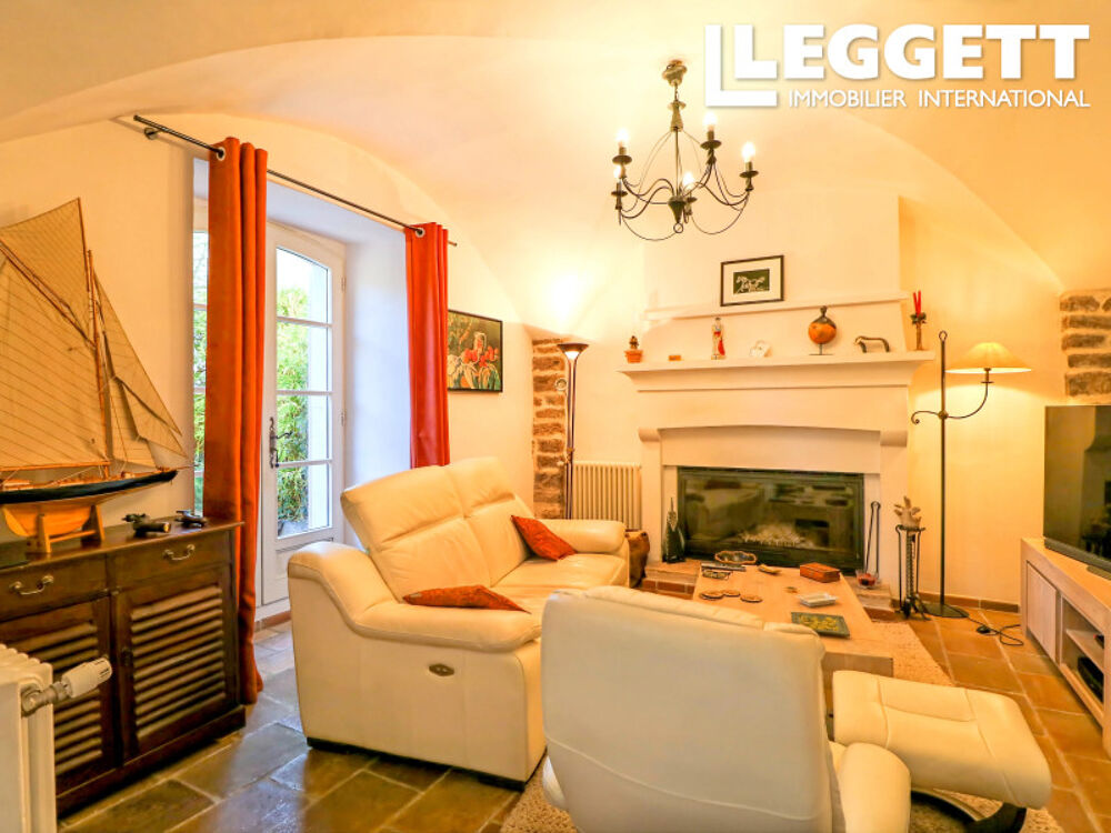 Charmante maison de village du XII? siècle avec jardin privé et piscine entre Nîmes et Montpellier.