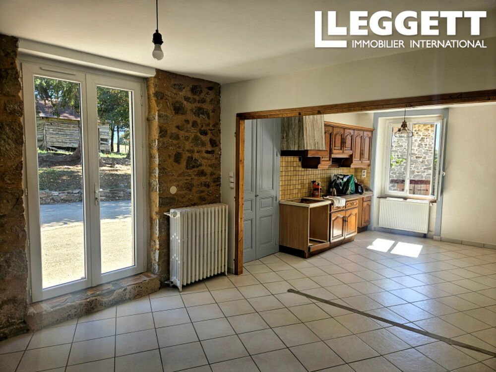 Maison de campagne isolée avec granges sur 7 000 m² de terrain en pleine nature