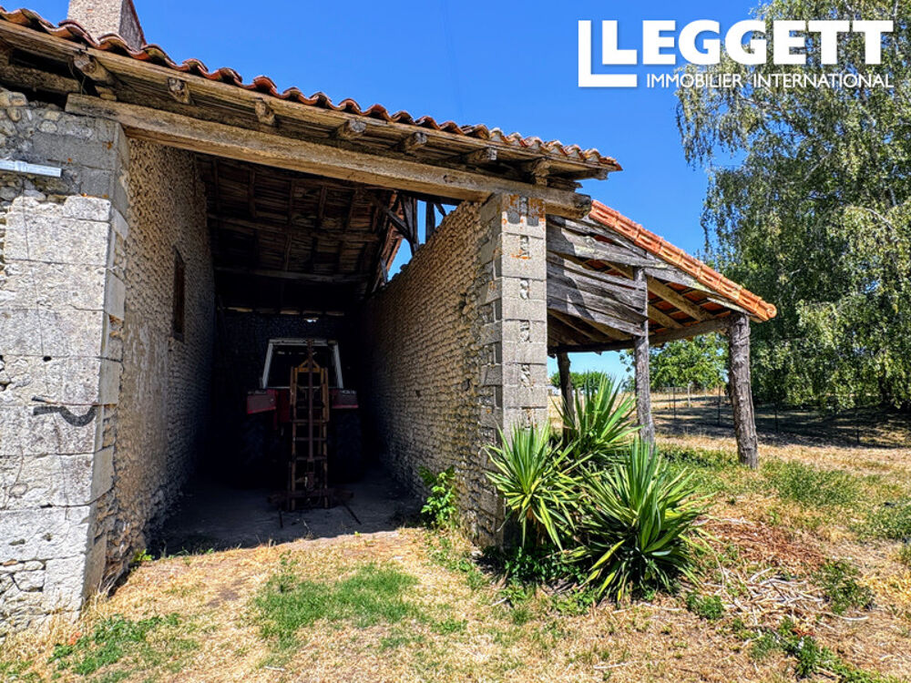 Vente Maison Maison en pierre à rénover avec dépendances, terrain et vue, proche de Chalais et Aubeterre sur Dronne. Courlac