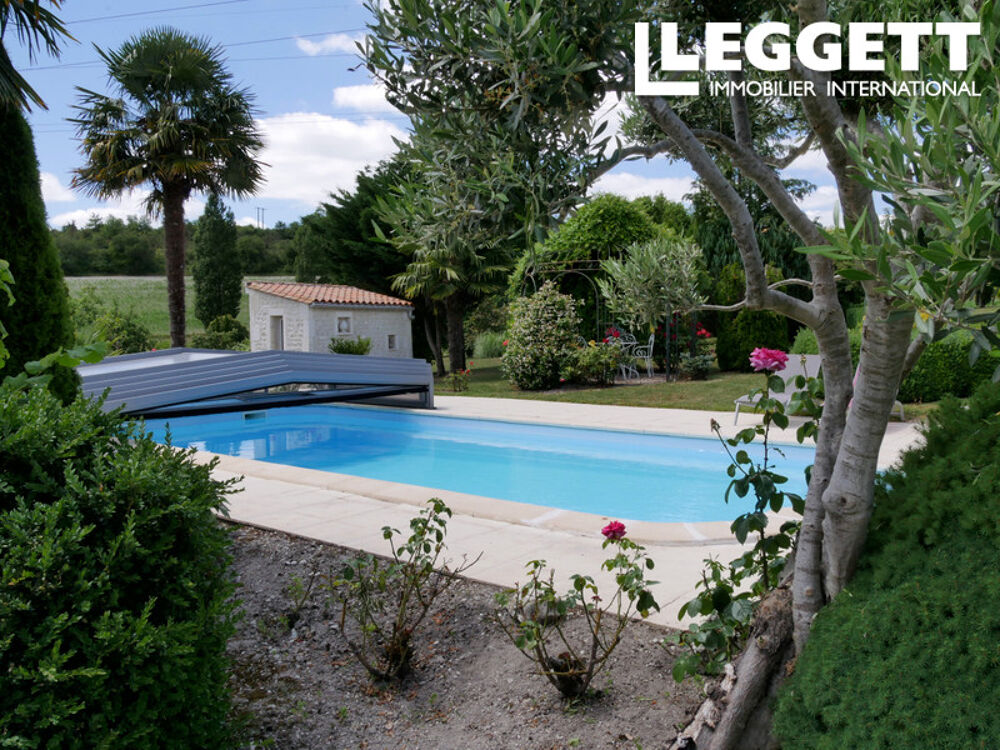 Vente Maison Charentaise rénovée avec possibilité gite indépendant, dépendances, piscine, grand terrain arboré ChÂteauneuf-sur-charente