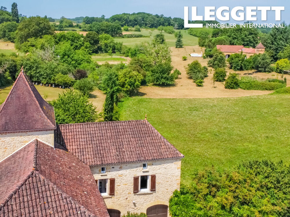 Ancien corps de ferme de caractère entièrement rénové avec piscine intérieure et jardin | Centre Bourg