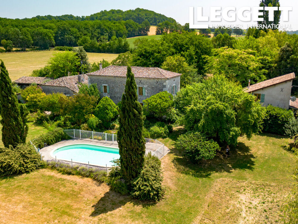 Superbe domaine de caractère avec gîte, piscine, 13,6 ha et dépendances à Montpezat-de-Quercy