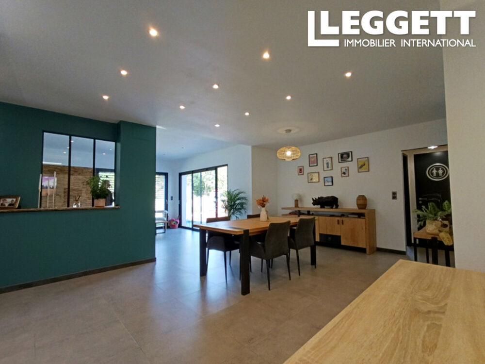Maison contemporaine proche Périgueux au calme avec grand terrain et vue dégagée et garage.