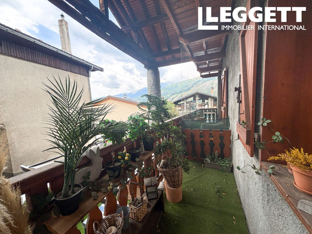 Vente Appartement Un appartement avec deux chambres, deux salles de bain, un WC séparé, un salon, une cuisine et une terrasse Landry
