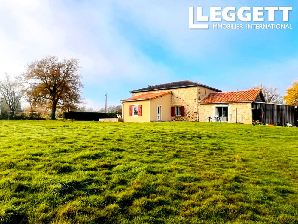 Charmante maison individuelle en pierre de 2 chambres. Située dans un hameau paisible. Sur un terrain de 3.4ha