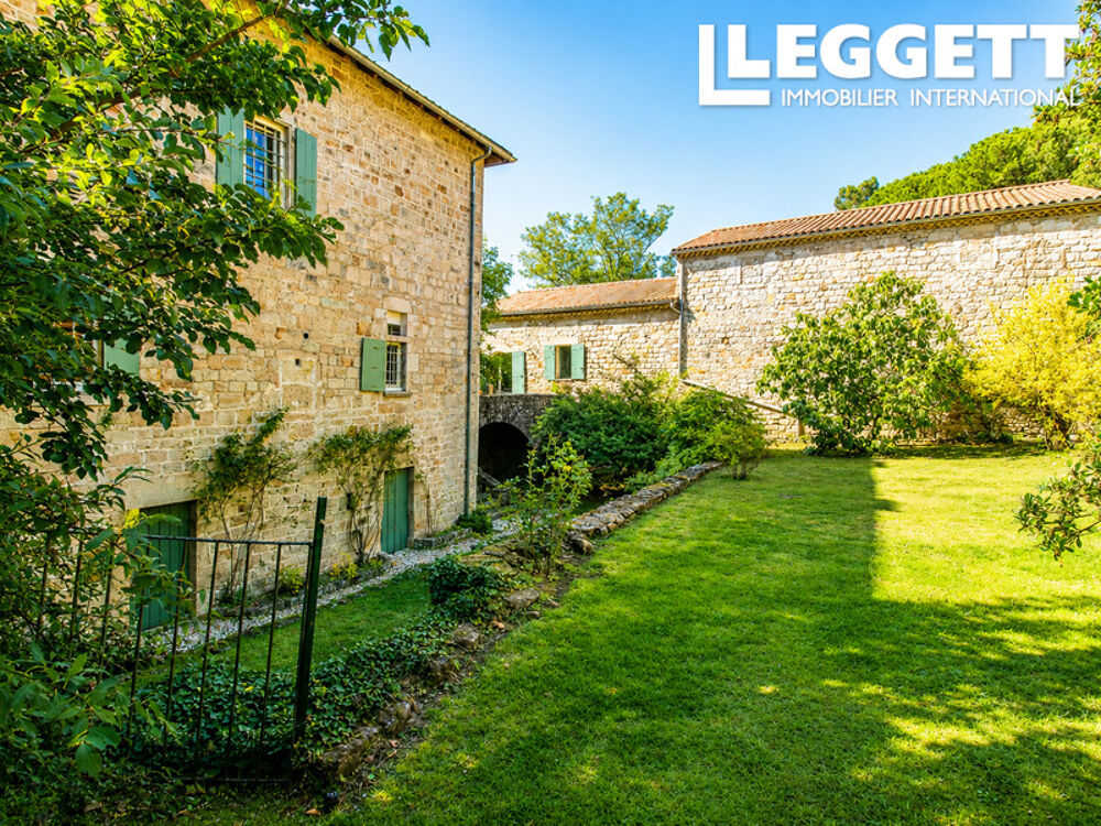 Vente Maison Domaine en pierre naturelle de 700 m², dont 325 m² habitables, et plus de 5,5 hectares de terrain attenant. Ruoms