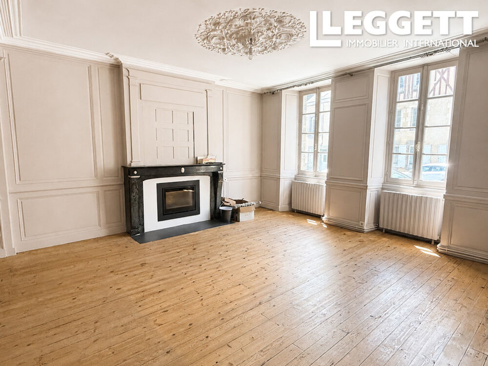 Vente Maison Maison de Maître du XVIIIe siècle avec cour, dépendances et annexe à Mayenne Mayenne