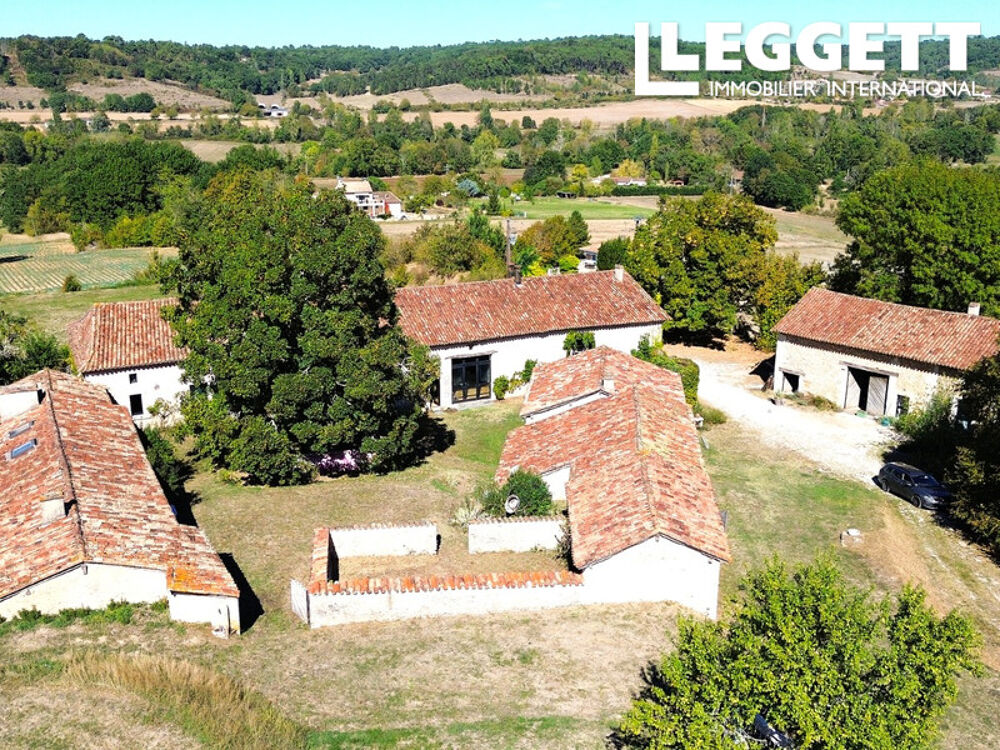 Vente Maison Bel ensemble immobilier de 20ha avec deux maisons, un gite, dépendances , préau . Vallereuil