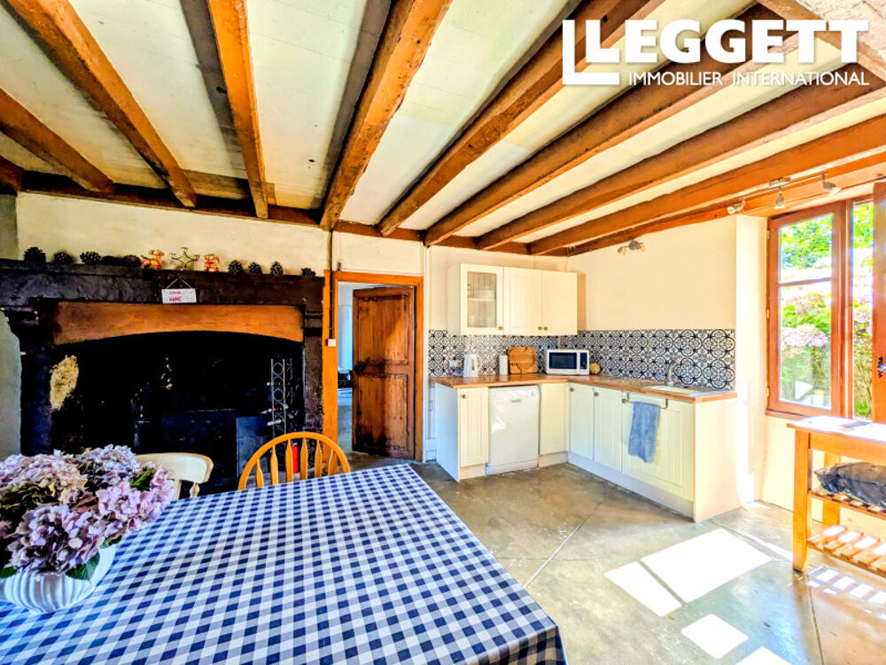 Vente Maison Située à Saint-Martin-du-Fouilloux, cette maison mitoyenne de caractère est implantée sur un terrain de 3 330 Saint-martin-du-fouilloux