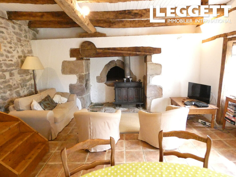 Vente Maison Rare! 2 maisons de caractère à rafraichir avec grange et dépendance sur 13ha. Piscine, vue somptueuse, calme! Saint-privat