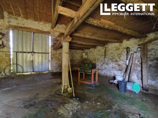  Remise / Grange � vendre 880 m� Lussac-les-�glises