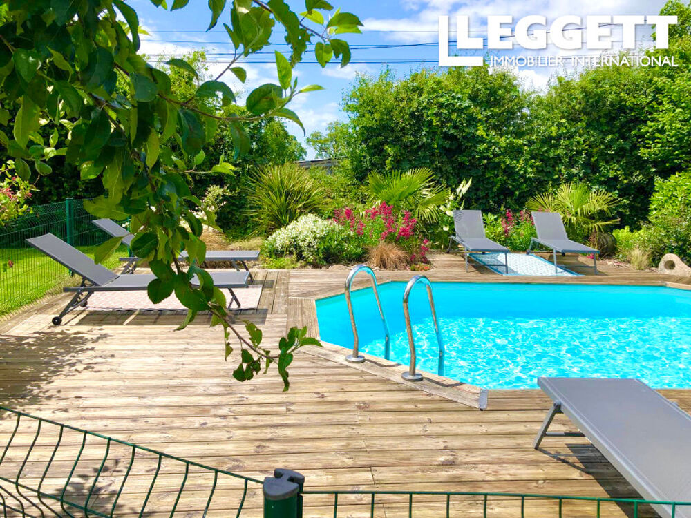 Vente Maison Superbe ensemble de gîtes établi comprenant une maison de 4 chambres, 3 gîtes,  piscine, jardin et dependances Saint-calais-du-dÉsert