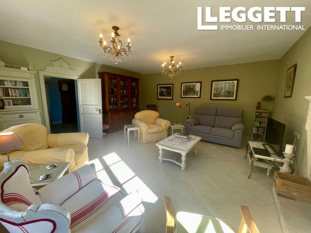 Vente Maison Maison charentaise en pierre, au calme,  7 chambres, 4 salles de bains, dépendances, jardin puits. Belle vues. Neuvicq