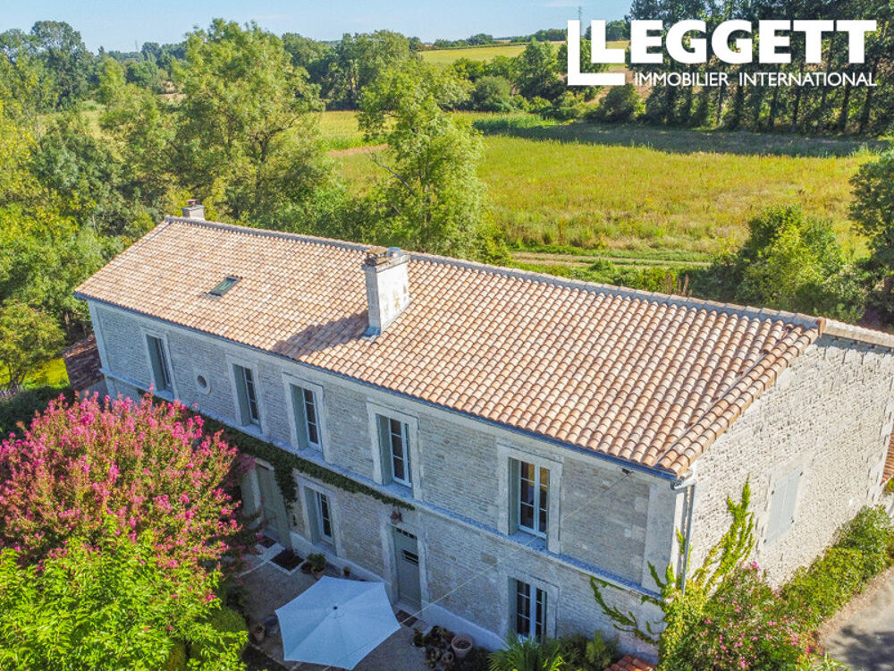 Ancien moulin restauré 340m², 5 chambres, grandes pièces de vie, garage, appentis et terrain clos