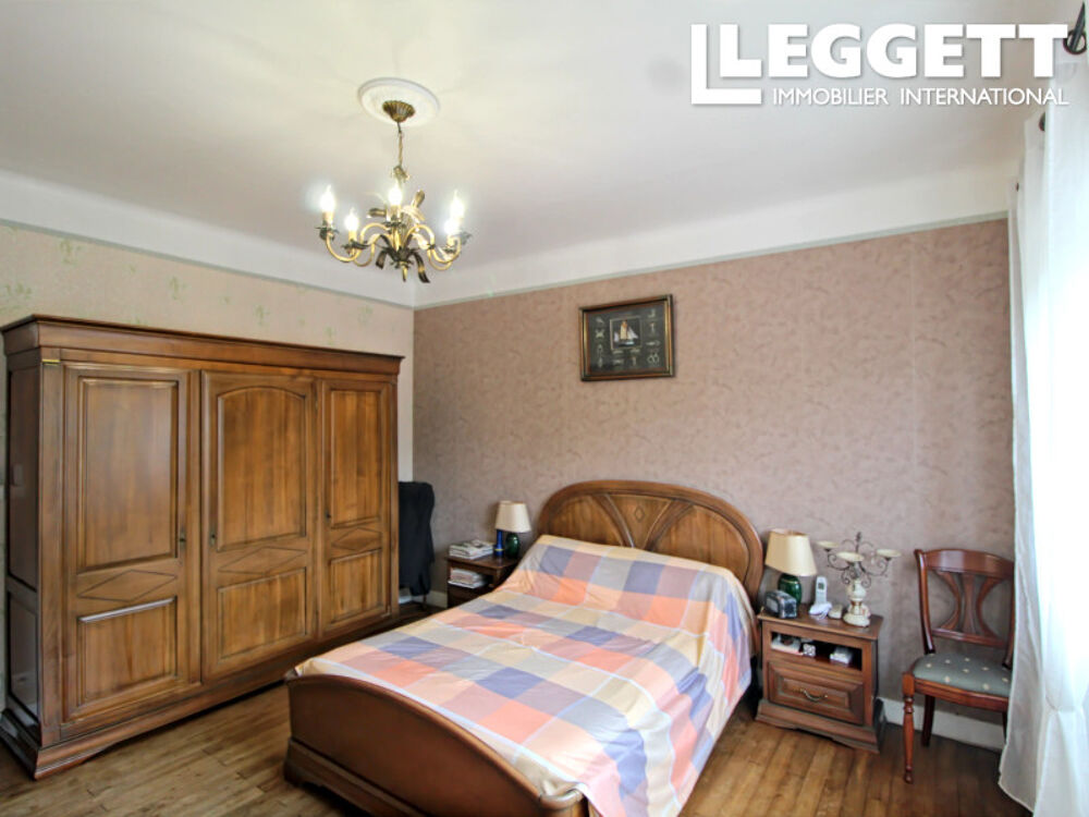 Spacieuse maison individuelle avec 5 chambres et garage, au c?ur de Confolens