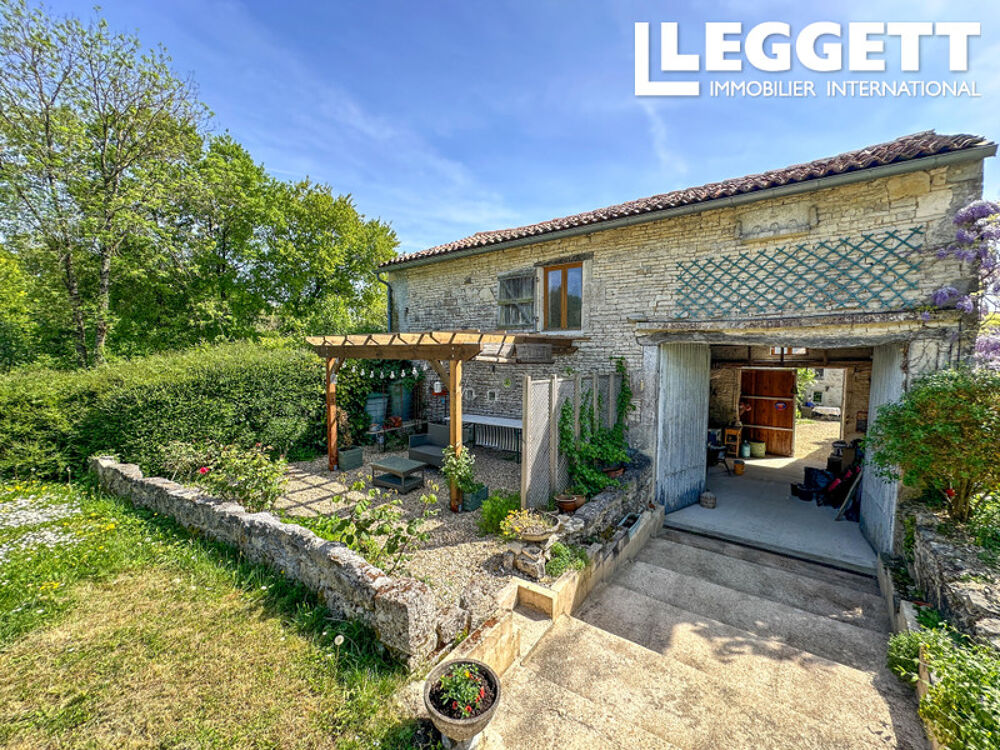 Propriété de charme et de caractère en village ? 4 chambres, un studio indépendant, Grange et piscine au sel.
