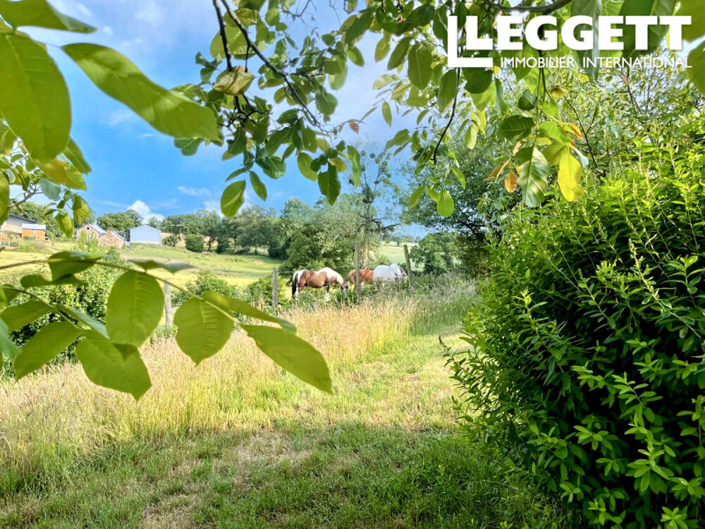 Une maison principale et deux maisons indépendantes, 2,2ha, dependances chevaux