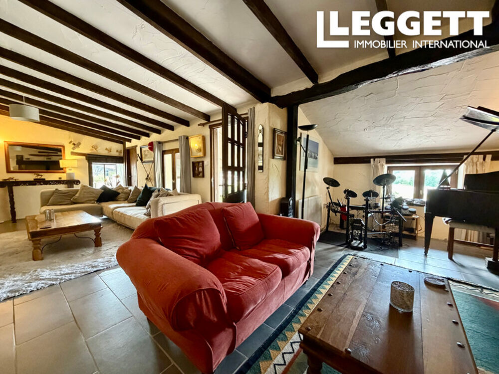 Vente Maison Maison de campagne indépendante : maison, 4 gîtes, piscine et un terrain de plus de 2.9 hectares Pressignac