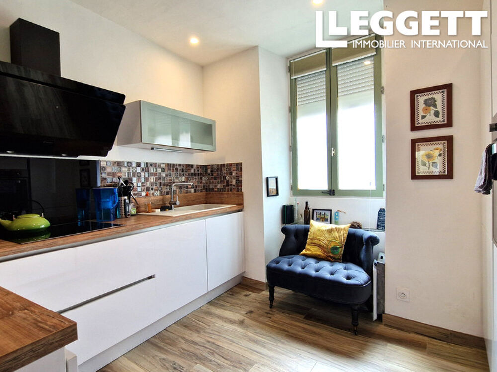 Vente Maison Une superbe propriété T5 en pierre , avec 2 sdb, bureau, cour et terrasse, dans un village au bord du canal. Homps