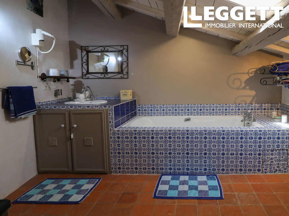 Vente Maison Élégante maison de ville en pierre du XVIIIe siècle avec cheminée au c?ur d?Uzès UzÈs