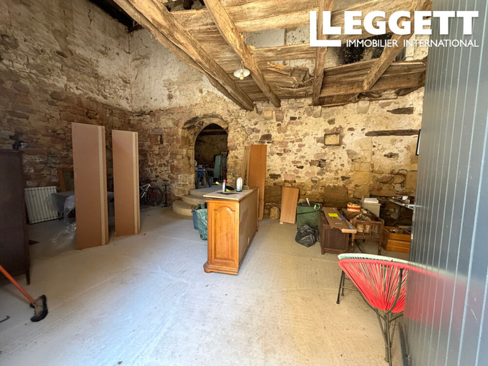 Vente Remise/Grange Très belle Grange ? extérieur rénové, toiture récente, tout-à-l?égout et électricité. Située c?ur d?un village Nantheuil