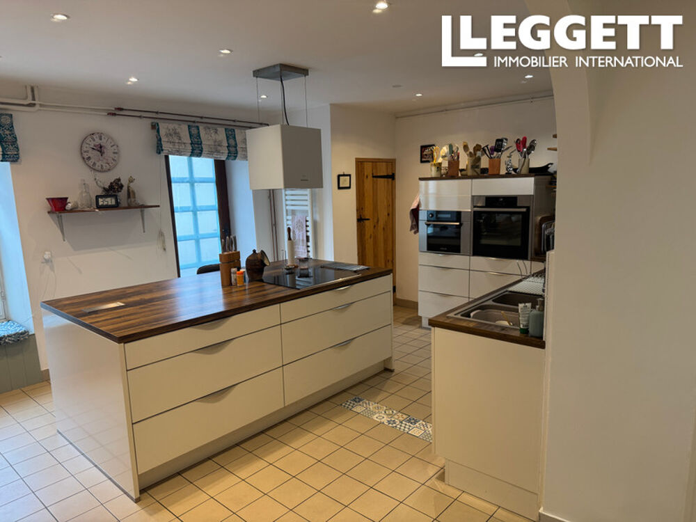 Vente Maison Magnifique maison de ville de cinq chambres, entièrement rénovée, au c?ur de Gouarec, près des commodités Gouarec