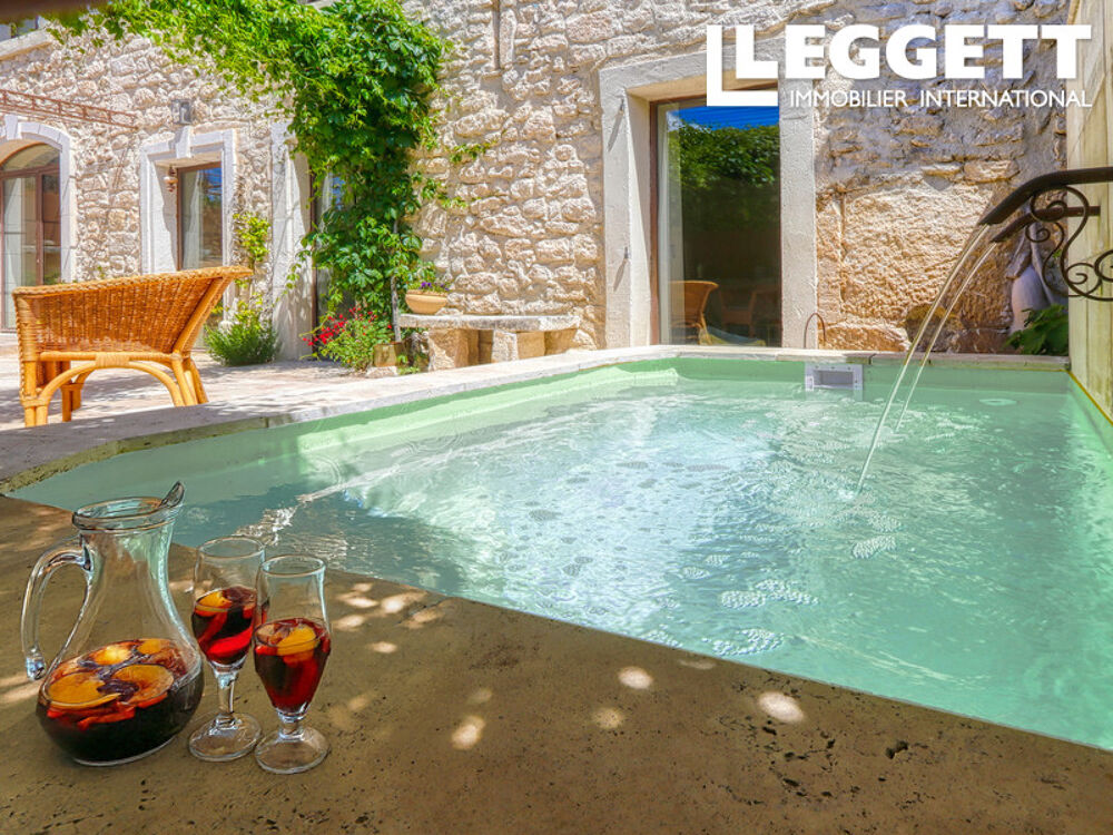 Maison 8 pièces 202 m² · à Rustrel · 202 m² · 690 000 €