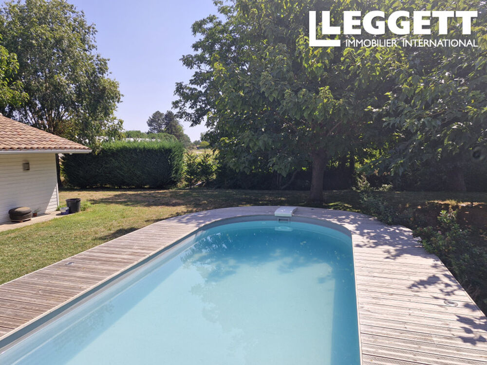 La vie sur L'eau! Villa bord du LOT offrant 4 chambres et piscine.