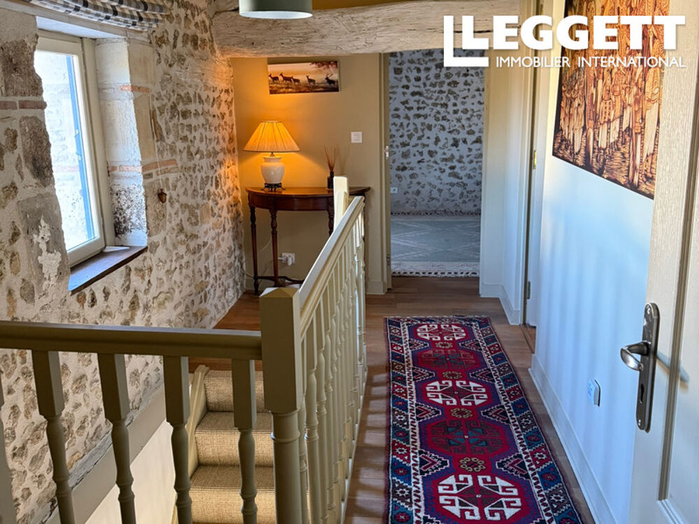 Vente Maison Maison en pierre comprenant trois chambres avec salle de bains attenante, jardin et dépendances La chapelle-bÂton