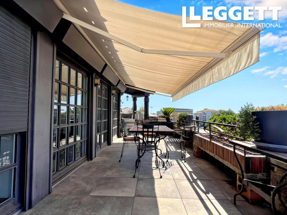 AVIGNON IM APPARTEMENT AU DERNIER ÉTAGE AVEC ASCENSEUR, TERRASSE CAVE ET GARAGE