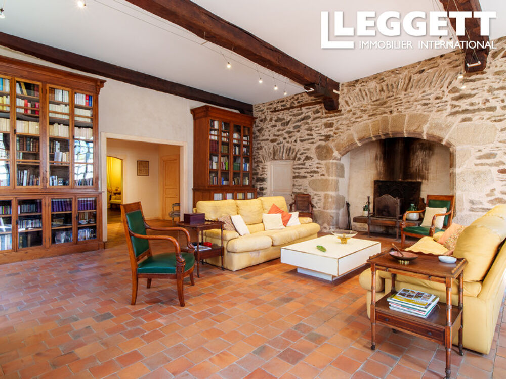 Vente Maison Manoir du XVIe siècle rénové avec élégance, vue vallée, jardin et garage ? Uzerche Uzerche