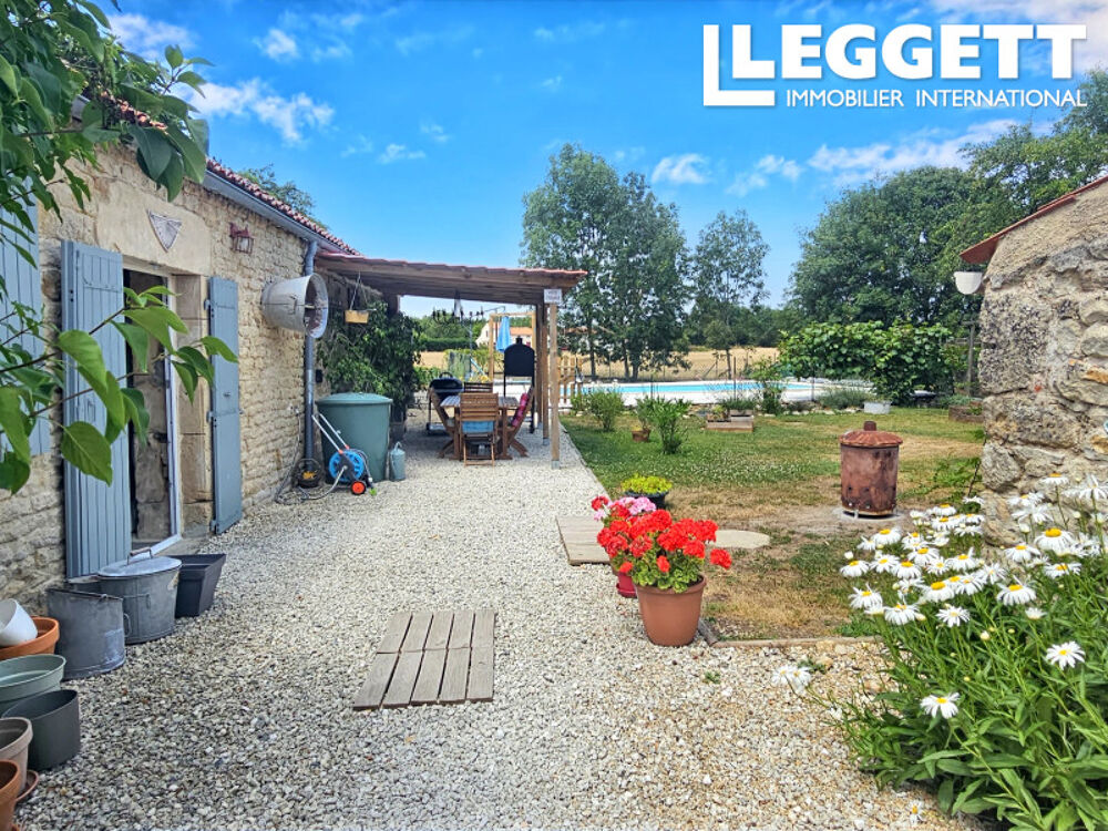 Vente Maison Foussais-Payré : authentique maison en pierre, 3 chambres, piscine, terrain de 710 m² Foussais-payrÉ